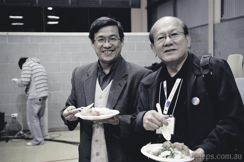 筆者與張牧師合照於澳紐華福大會.jpg