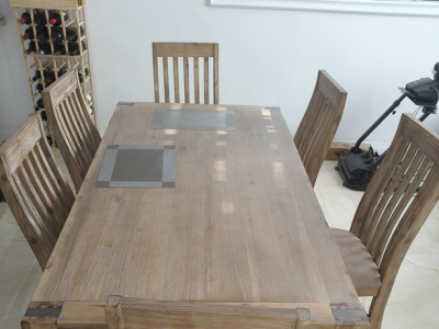 实木餐桌. 加6把椅子.